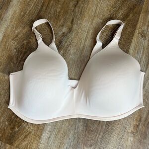 SOMA Vanishing 360 Wireless Bra
Smoothing Seamless Edges 42 DD Beige